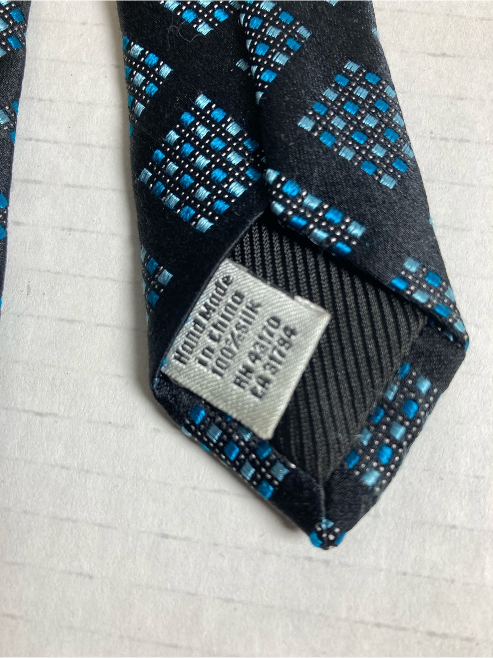 Geoffrey Beene tie Men's Geo-Micro Black & Blue 100% Silk - Picture 4 of 15